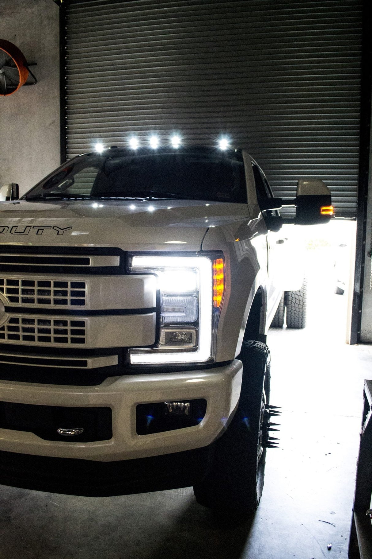 Ford Super Duty 17-22 Single 1-Piece Cab Roof Light 2-Way Front & Rear Facing Ultra High-Power LEDs (Replaces Factory/OEM Cab Roof Lights Only) - Multiple Options