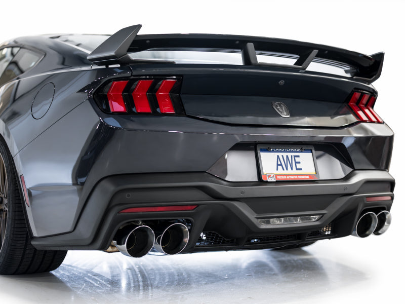 Échappement Catback SwitchPath AWE 2024 Ford Mustang Dark Horse S650 RWD avec quatre embouts chromés argentés