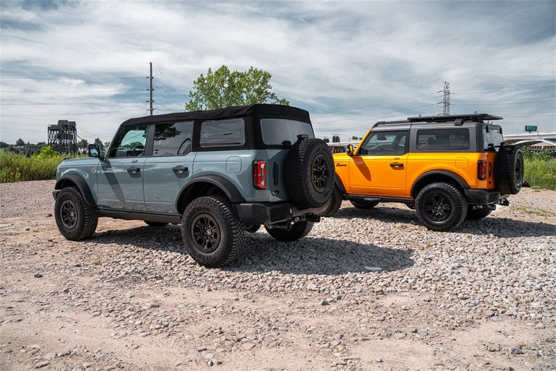 Corsa 21-22 Ford Bronco 2,3 L 4 portes 2,75 po Cat-Back double échappement arrière avec embouts noirs à coupe droite de 4 po