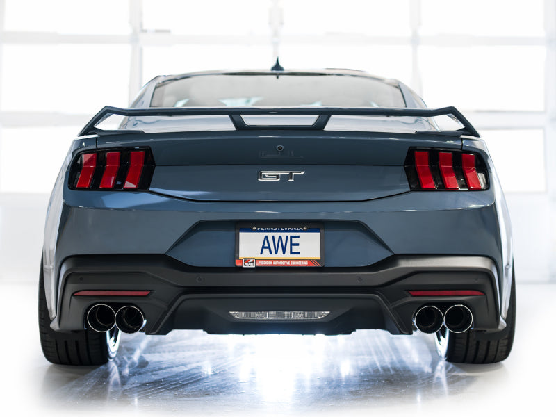 Échappement Catback AWE 2024 Ford Mustang GT Fastback S650 RWD Track Edition avec quatre embouts chromés argentés
