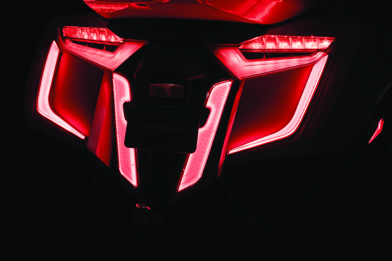 Cache garde-boue arrière Kuryakyn Omni LED 18-20 GL1800 noir satiné