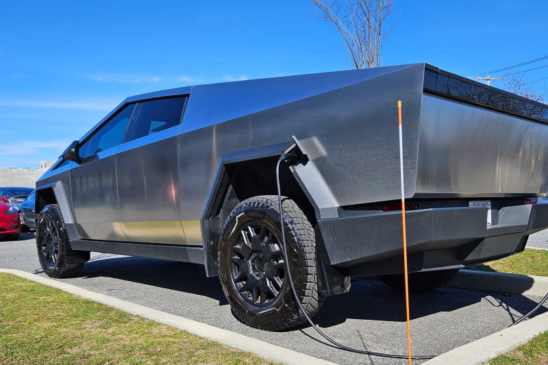 Rally Armor 2024 Tesla Cybertruck Black UR Garde-boue avec logo noir métallisé