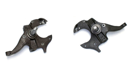 MaxTrac 14-16 GM C/K1500 2WD/4WD w/Cast Steel Susp. & Magneride 2in/4in Lowering Spindle Kit Maxtrac