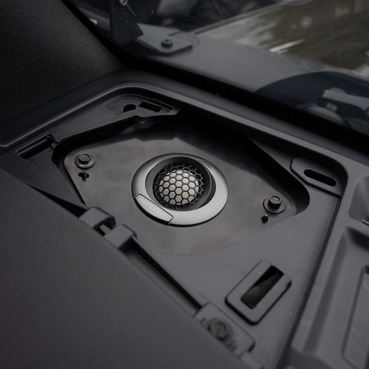 Alpine R-Series Plug & Play Full System Bundle Upgrade 2 & 4-Door (B&O System) | '21- Current Ford Bronco