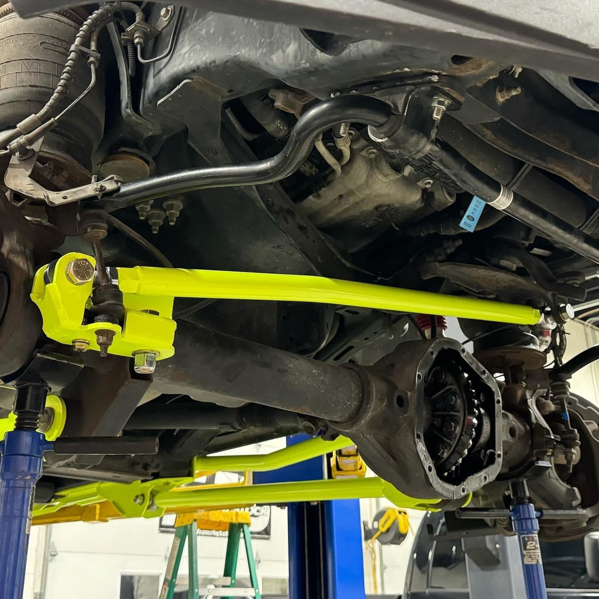 17-C Ford Super Duty FFS Bolt-On Four Link / Traction Bar Cradle Kit Far From Stock