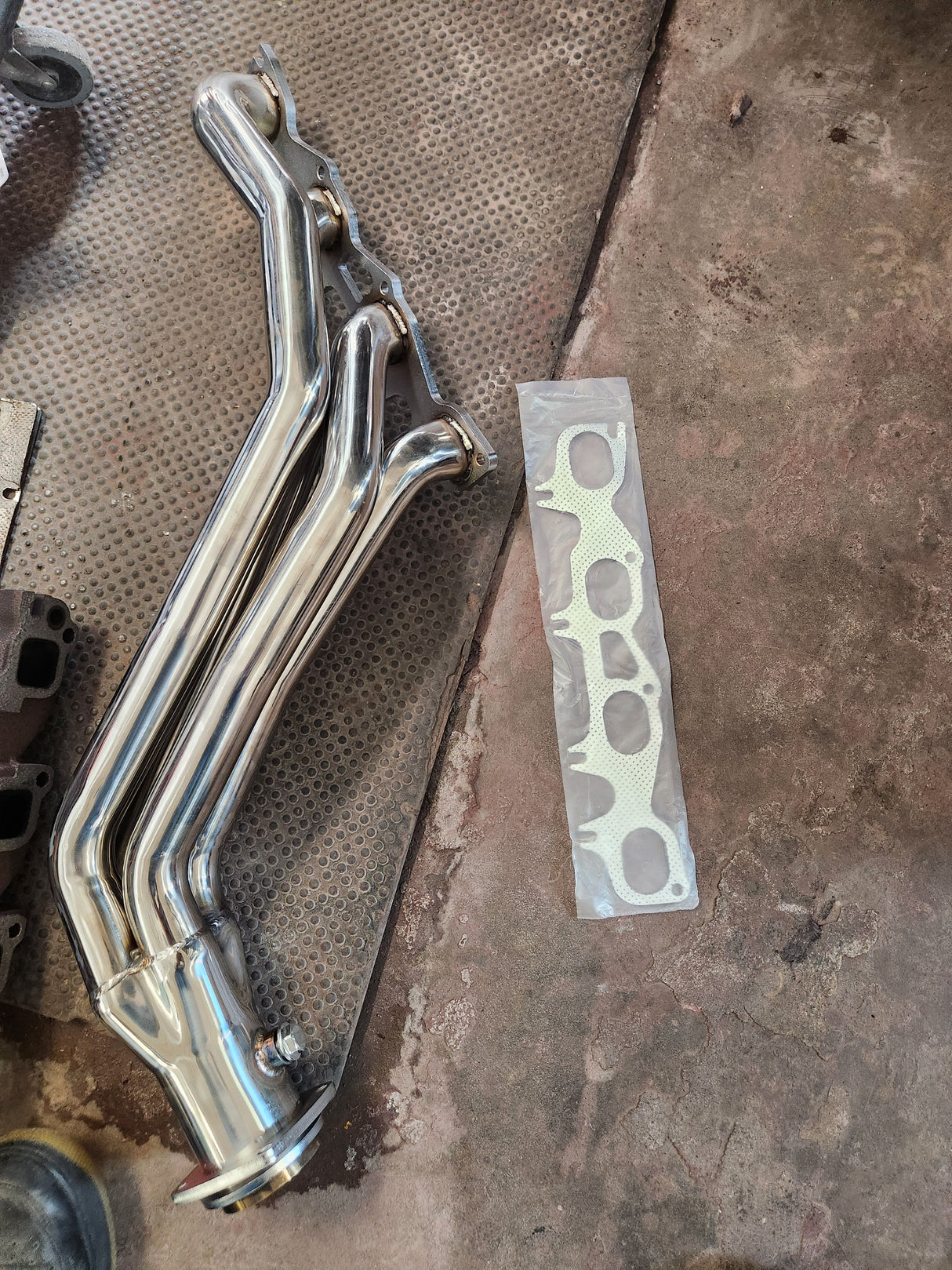 Long Tube Headers for 2005-2011 Dodge Challenger/Charger/Magnum & Chrysler 300C/300S 5.7L/6.1L Hemi V8