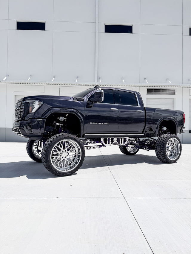 2025 GMC Denali 2500 17 Inch Lift Papis