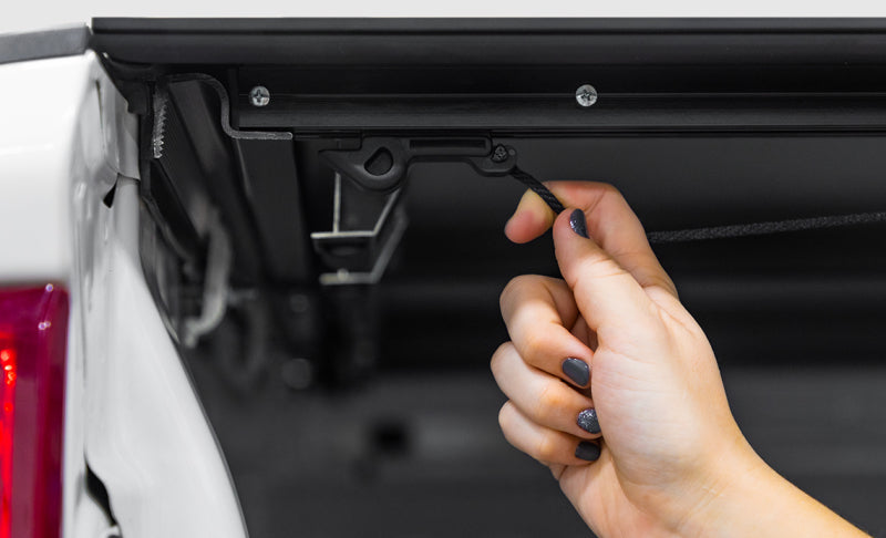 Housse de protection pliable en trois parties LOMAX Access pour Toyota Tundra 22-23 avec caisse de 6 pi 6 po