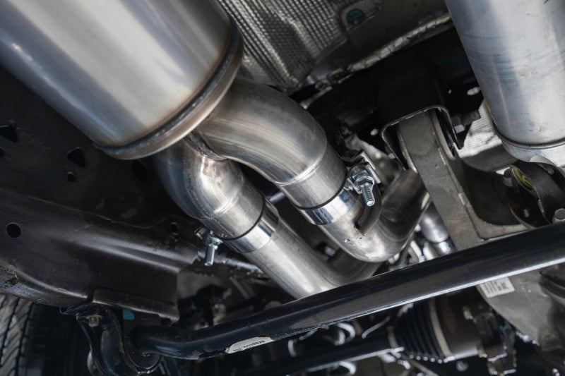 MBRP 21-24 Chevrolet Surburban XL 5,3 L 3 po aluminisé 2,5 po double catalyseur en fibre de carbone divisé