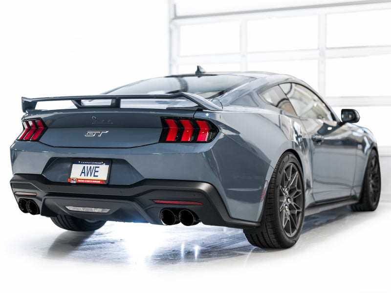 Échappement Catback AWE 2024 Ford Mustang GT Fastback S650 RWD Track Edition avec embouts noirs Quad Diamond