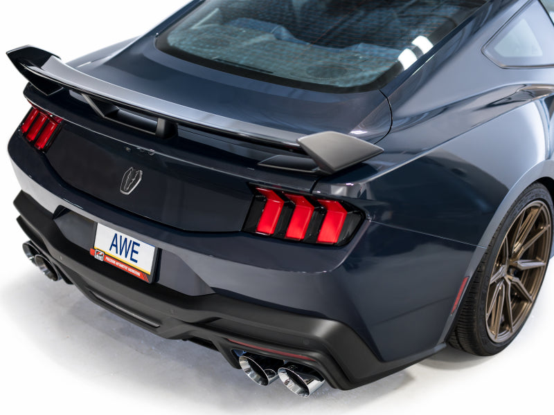 Échappement Catback AWE 2024 Ford Mustang Dark Horse S650 RWD Track Edition avec quatre embouts chromés argentés