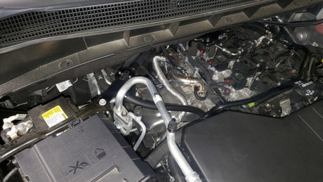 Séparateur d'huile côté passager J&amp;L 19-23 Chevy Silverado/GMC Sierra 1500 2,7 L 3,0 - Anodisé noir
