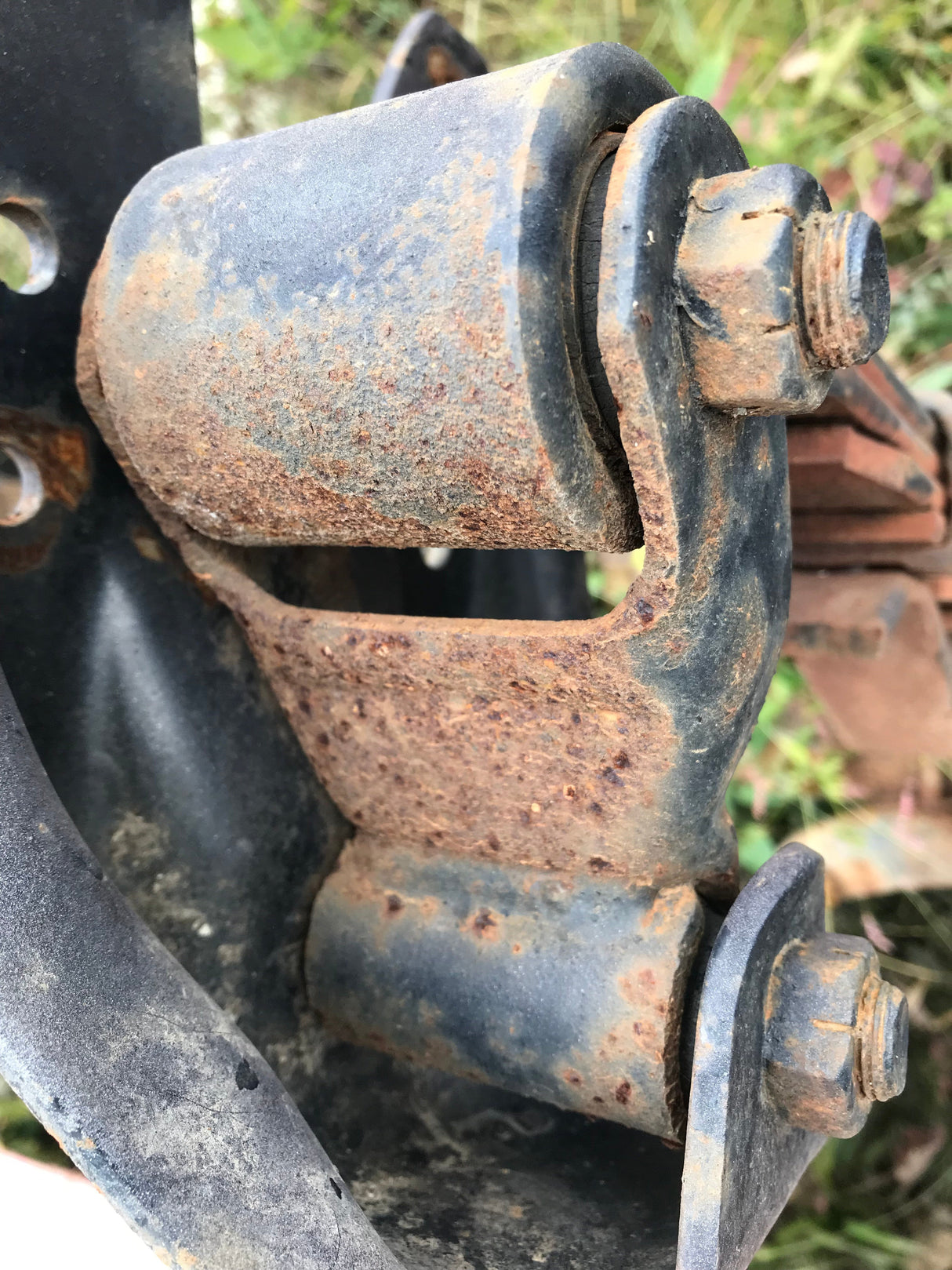 First Gen Dodge 72-93 Rear Shackles Far From Stock