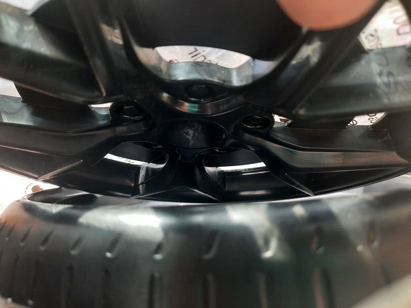 Mustang GT Convertible Rear Wheel with Protective Wheel Cover