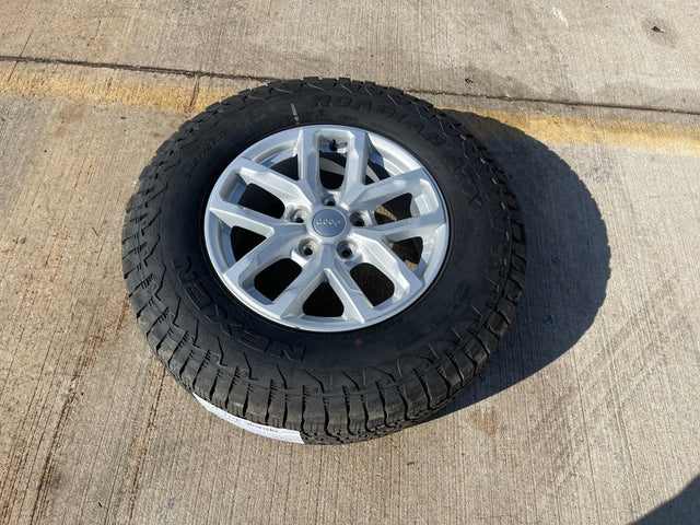 17" Jeep Gladiator RUBICON OEM wheel rim 9301 95329 Wrangler spare NEXEN NEW Texas Truck Tire