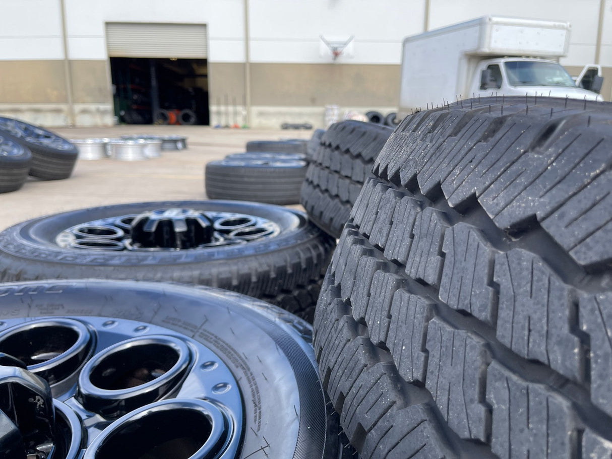 20" Ford F-250 F-350 OEM black Lariat wheels rims 10299 10484 tires NICE SET Texas Truck Tire
