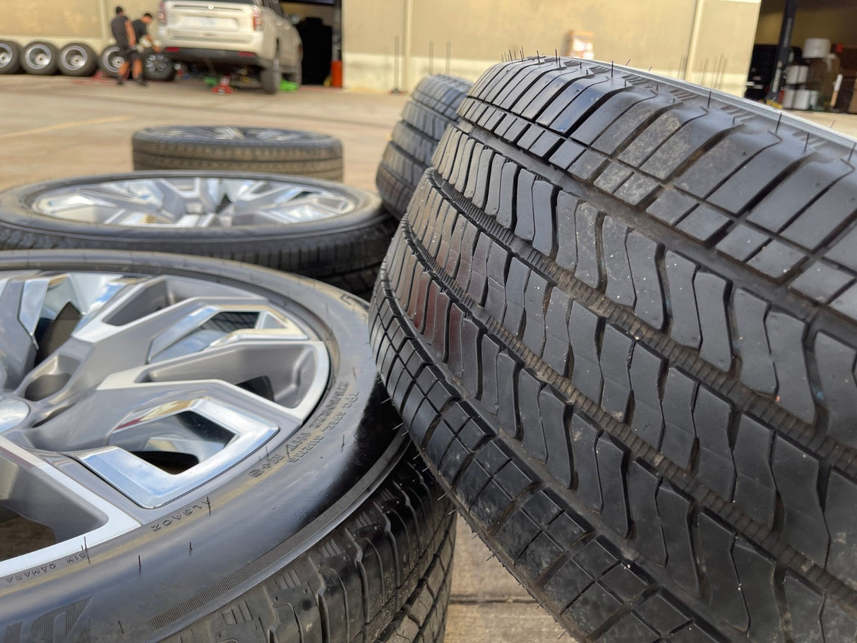22" GMC Yukon Chevy Tahoe Escalade OEM 95513 14134 wheels rims BRIDGESTONE NEW Texas Truck Tire