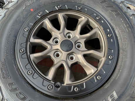 (5) 17" Jeep Wrangler 392 Gladiator OEM 9304 95240 BEADLOCK wheels rims Texas Truck Tire