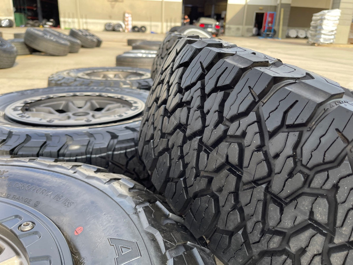 (5) 17" Jeep Wrangler 392 Gladiator OEM 9304 95240 BEADLOCK wheels rims Texas Truck Tire