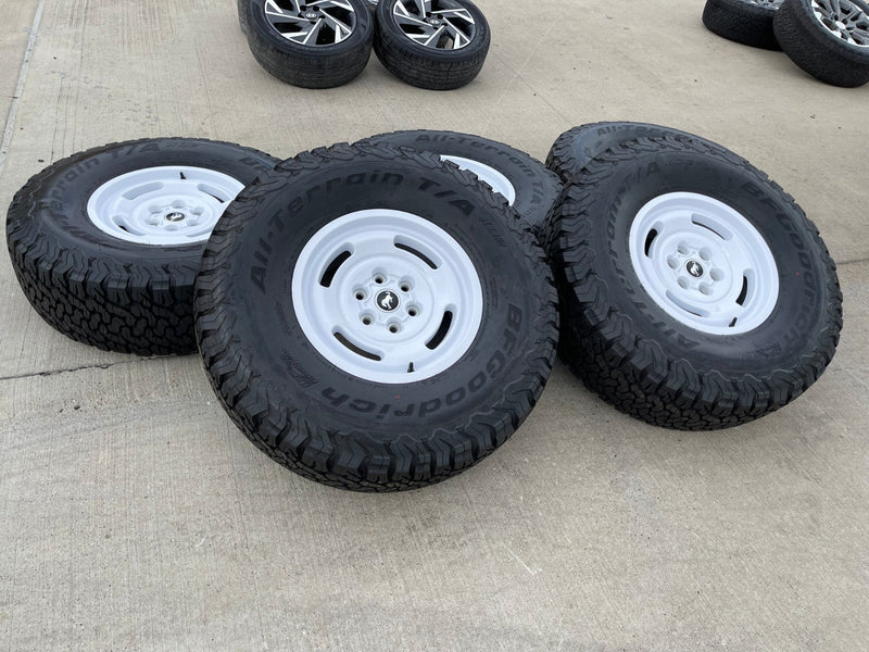 17" Ford Bronco HERITAGE SASQUATCH OEM 10463 wheels rims white 37" BFG NEW Texas Truck Tire