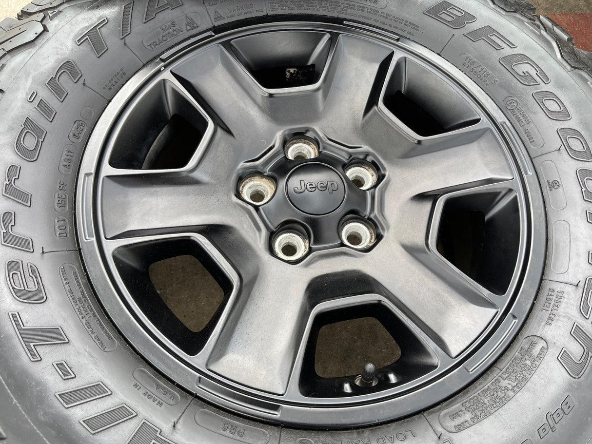 17" Jeep Wrangler Rubicon OEM 9260 wheels rims Gladiator tires BFG KO2 A/T 33" Texas Truck Tire
