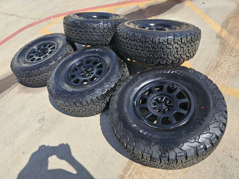 (5) 17" AEV Jeep Wrangler Rubicon OEM Salta wheels rims Gladiator BFG 37" NEW Texas Truck Tire