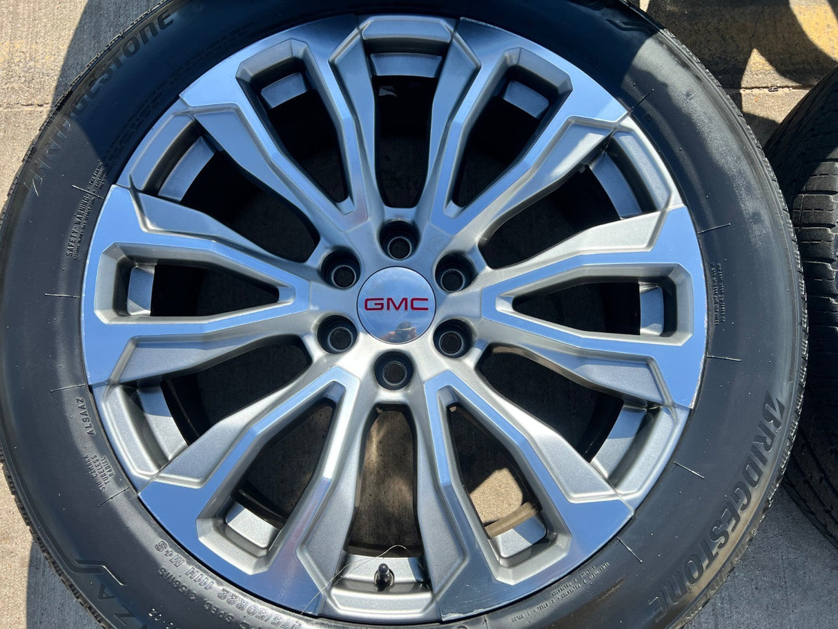 22" GMC Yukon Sierra DENALI OEM wheels rims 14025 97000 tires BRIDGESTONE Texas Truck Tire