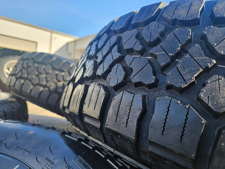 17" Jeep Wrangler Rubicon OEM wheels rims 9216 Gladiator KENDA KLEVER A/T2 NEW Texas Truck Tire