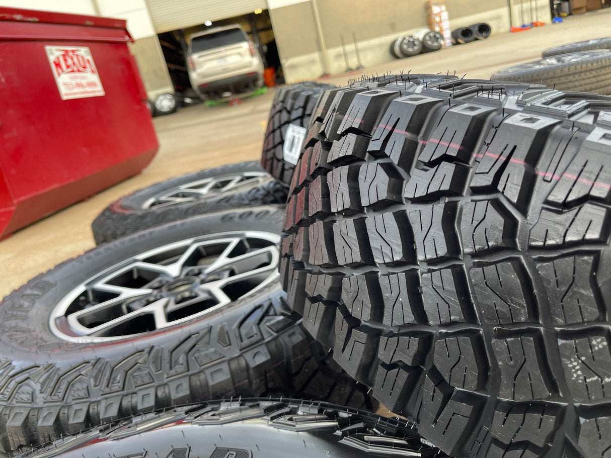 17" Jeep Wrangler Rubicon OEM 95730 9327 wheels rims Gladiator GOODYEAR 33" NEW Texas Truck Tire