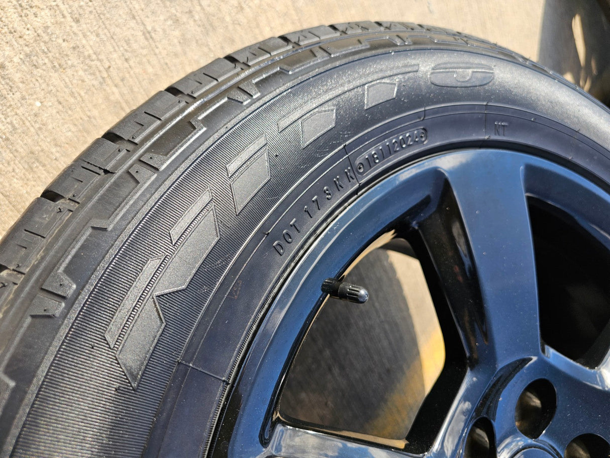 20" Chevy Silverado 1500 Tahoe Suburban OEM wheels rims 5652 5754 tires GMC Texas Truck Tire
