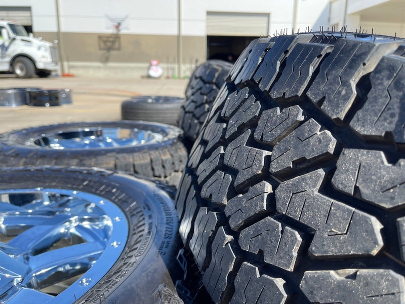 18x9 18" Fuel Maverick D536 Chevy Silverado F-150 RAM wheels rims 6x139 6x135 Texas Truck Tire