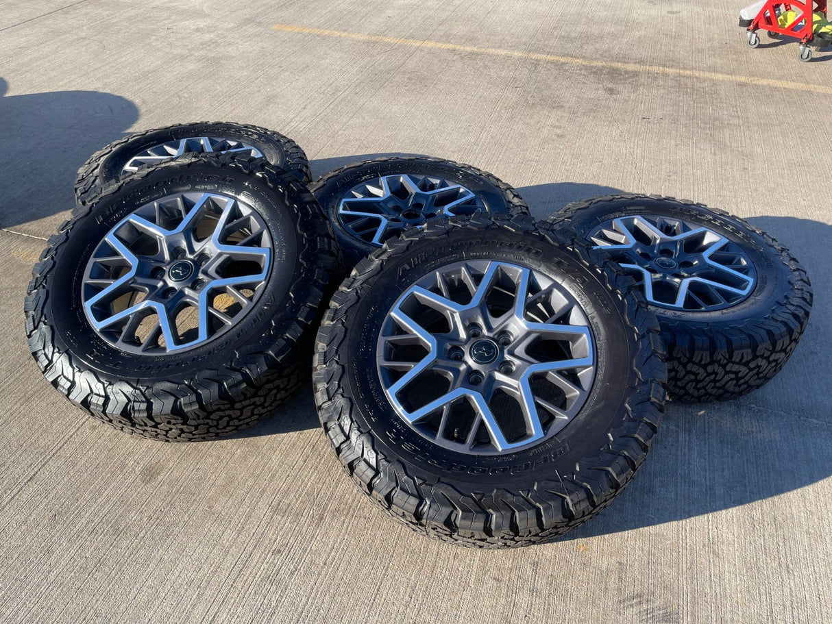 18" Jeep Wrangler Grand Cherokee Gladiator OEM 9331 wheels rims NEW BFG Texas Truck Tire