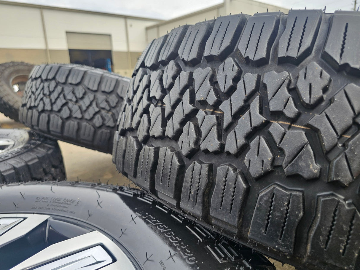 20" GMC Sierra DENALI 2500 3500 OEM wheels rims 5958 14138 Chevy KENDA A/T2 Texas Truck Tire