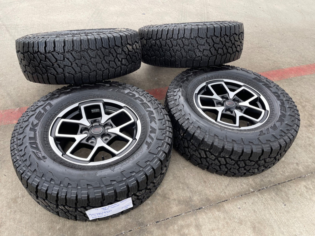 17" Jeep Wrangler Rubicon OEM 95730 9327 wheels rims Gladiator FALKEN A/T 33" Texas Truck Tire