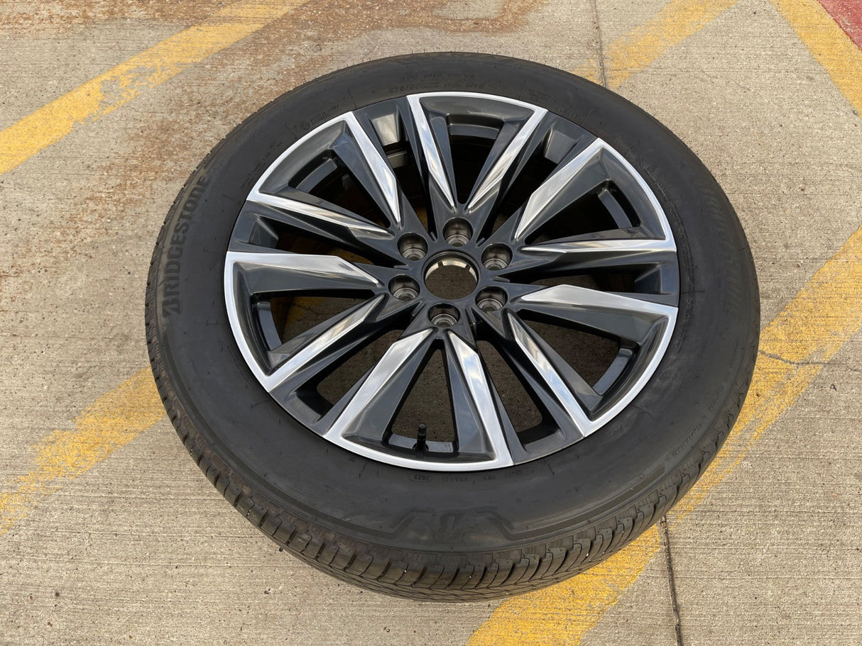 (1) 22" Cadillac Escalade OEM Platinum 4869 95028 wheel rim 2023 2024 2025 2026 Texas Truck Tire