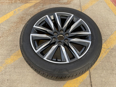 (1) 22" Cadillac Escalade OEM Platinum 4869 95028 wheel rim 2023 2024 2025 2026 Texas Truck Tire