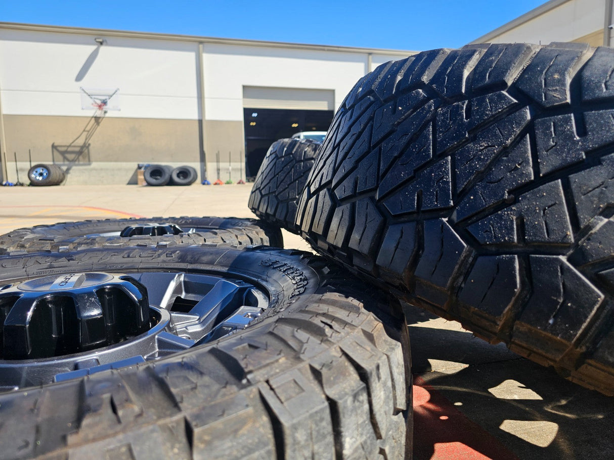 20" Ford F-250 F-350 OEM 10296 10485 Lariat wheels rims NITRO 37" Texas Truck Tire