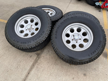 17" 17x9 Pro Comp Series 69 Jeep Wrangler Gladiator 5x127 5x5 wheels rims 35" Texas Truck Tire