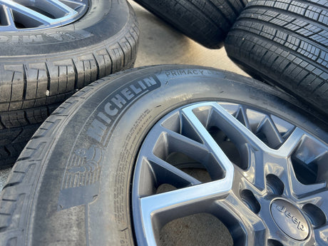 18" Jeep Grand Cherokee OEM wheels rims 9331 Wrangler Gladiator NEW MICHELIN Texas Truck Tire