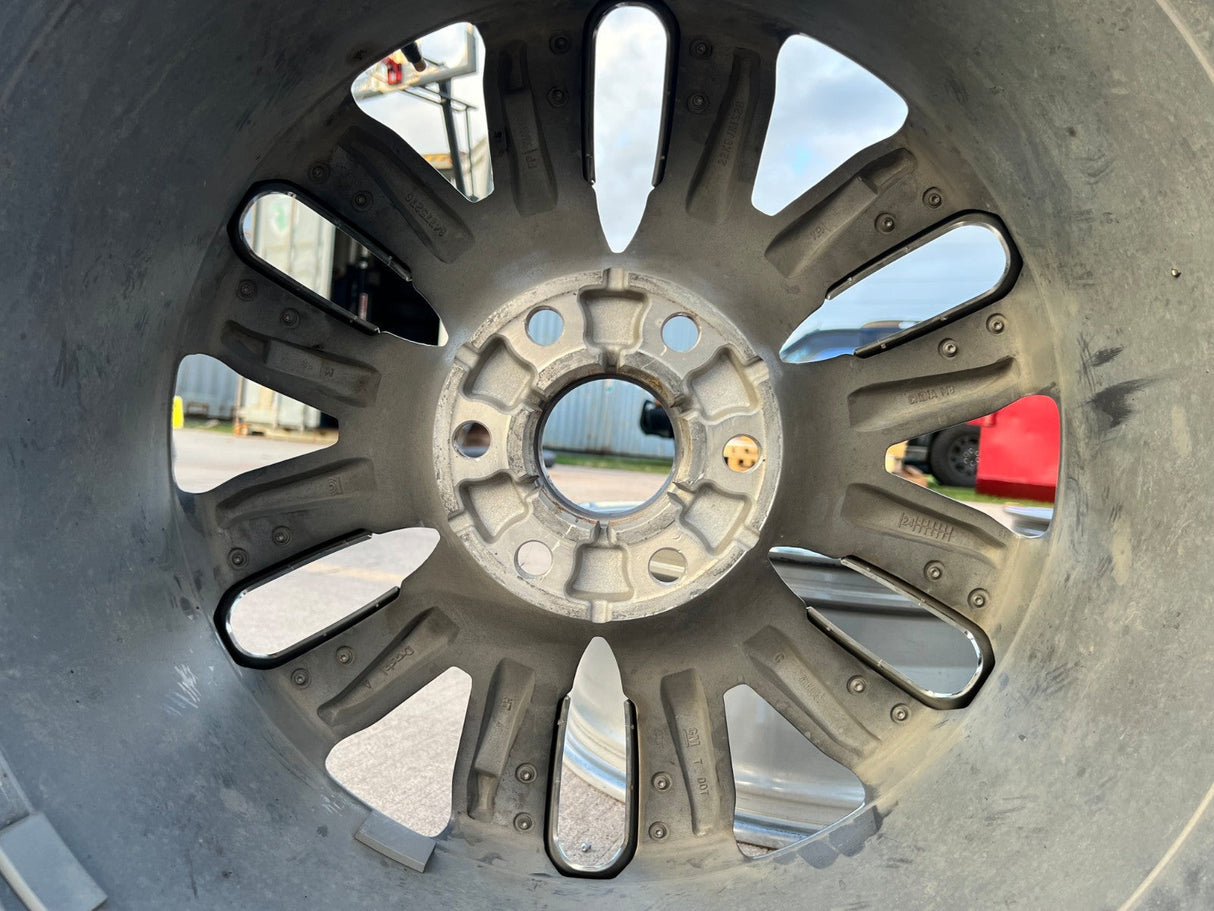22" GMC Yukon Chevy Tahoe Escalade OEM chrome 95513 14134 wheel rim Texas Truck Tire