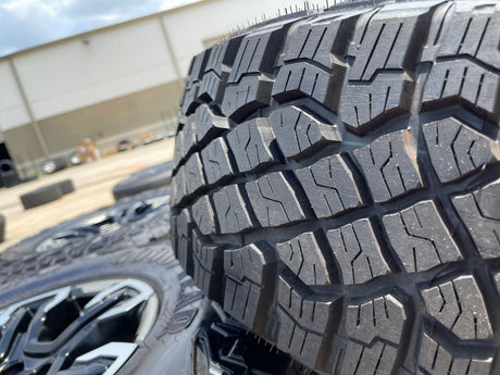 18" Chevy Silverado ZR2 Tahoe TRAIL BOSS Sierra OEM 95415 wheels rims tires NEW Texas Truck Tire