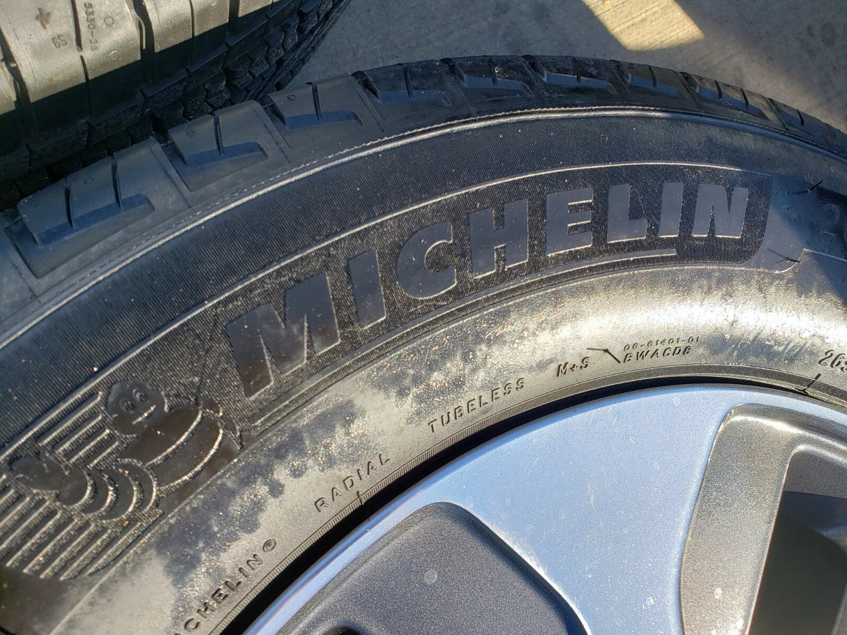 18" Jeep Grand Cherokee L OEM wheels rims 9308 Durango tires MICHELIN Texas Truck Tire