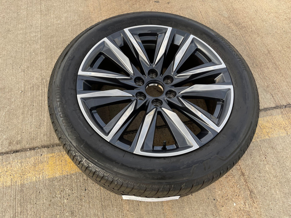 (1) 22" Cadillac Escalade OEM Platinum 4869 95028 wheel rim 2023 2024 2025 2026 Texas Truck Tire