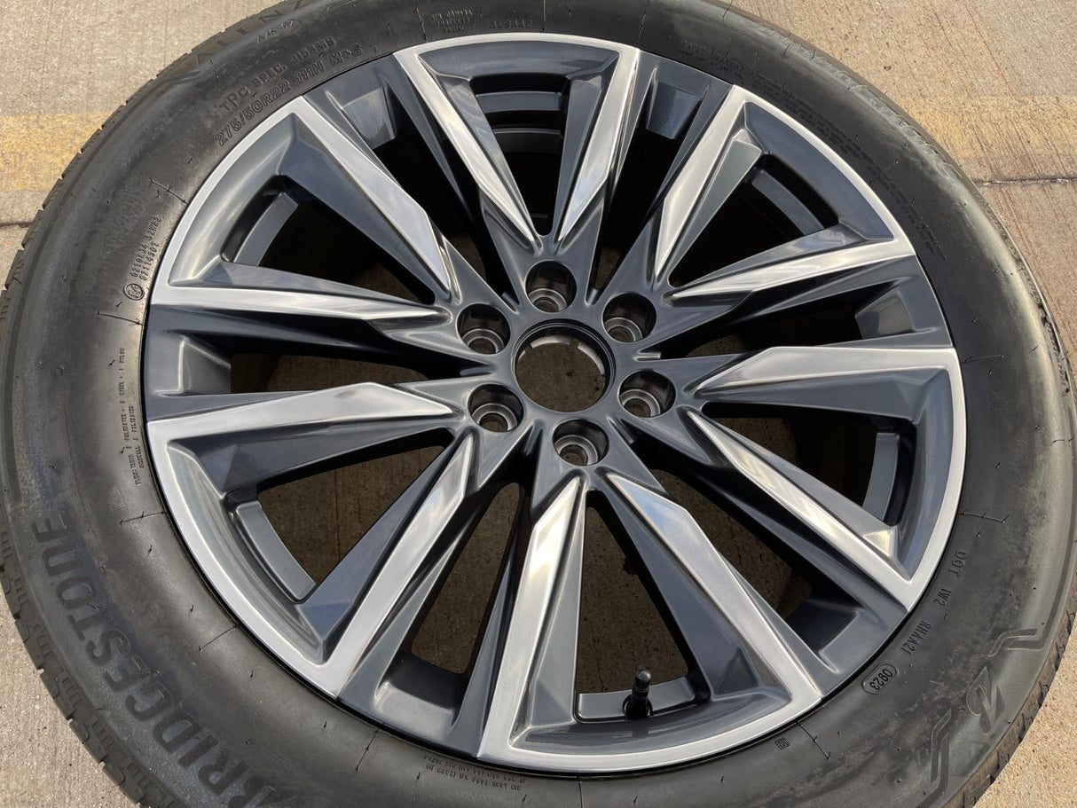 (1) 22" Cadillac Escalade OEM Platinum 4869 95028 wheel rim 2023 2024 2025 2026 Texas Truck Tire