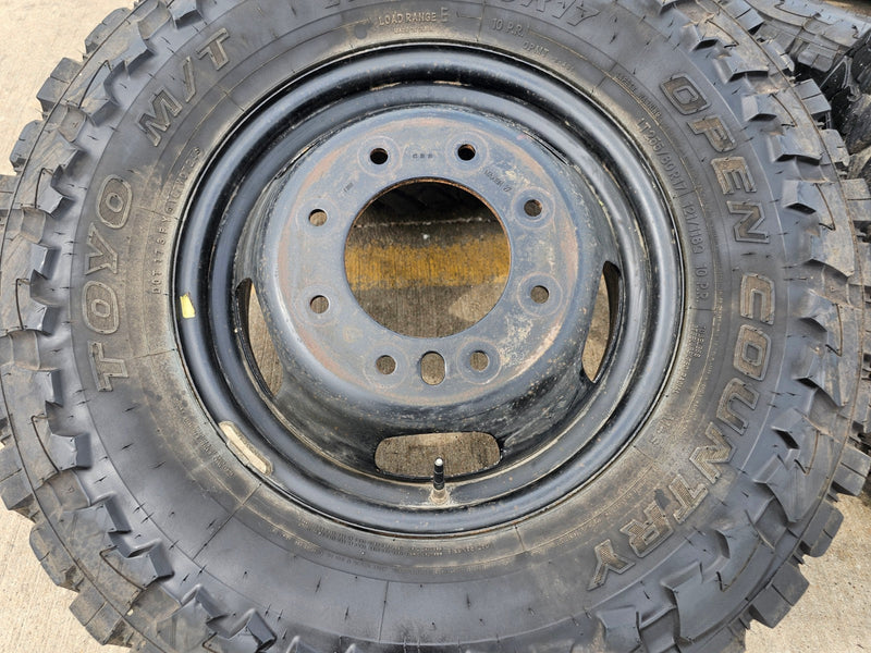 17" Dodge Ram 3500 Dually Laramie 8x200 wheels rims 2703 2704 OEM TOYO M/T 33" Texas Truck Tire
