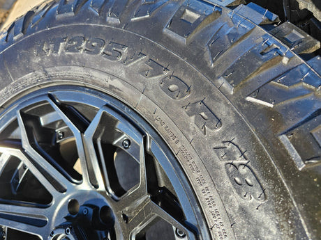 18x9 Fuel Siege D706 Jeep Sequoia black wheels rims -12 NITRO Texas Truck Tire