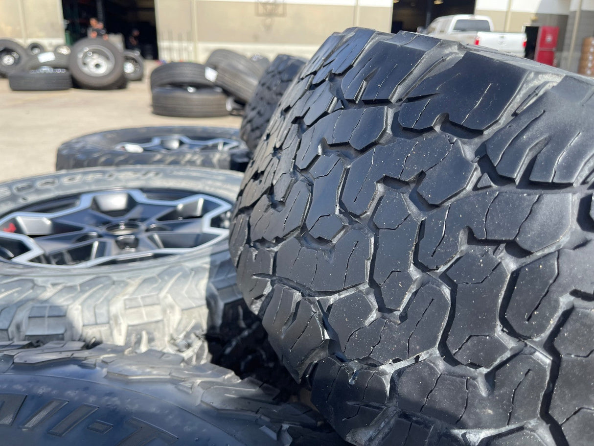 17" Jeep Wrangler Gladiator RUBICON OEM wheels rims tires 9237 black BFG KO2 A/T Texas Truck Tire