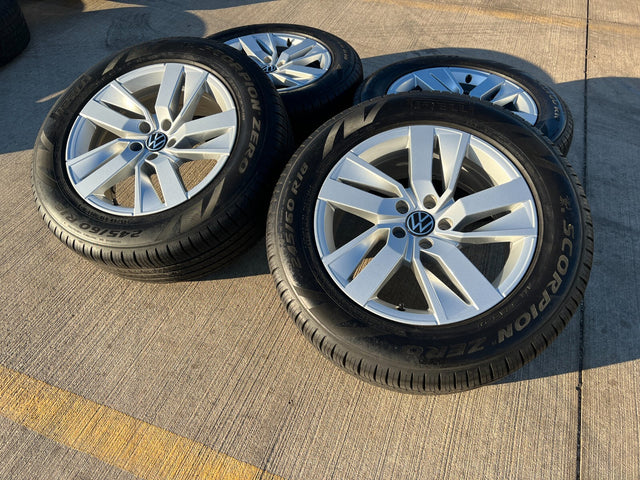 18" VW Atlas OEM wheels rims tires 70073 Audi Q7 Q8 Texas Truck Tire