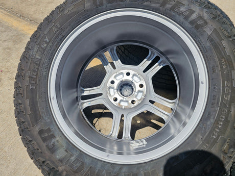 18" Jeep Grand Cherokee TRAILHAWK L OEM wheels rims 9309 Durango tires Texas Truck Tire