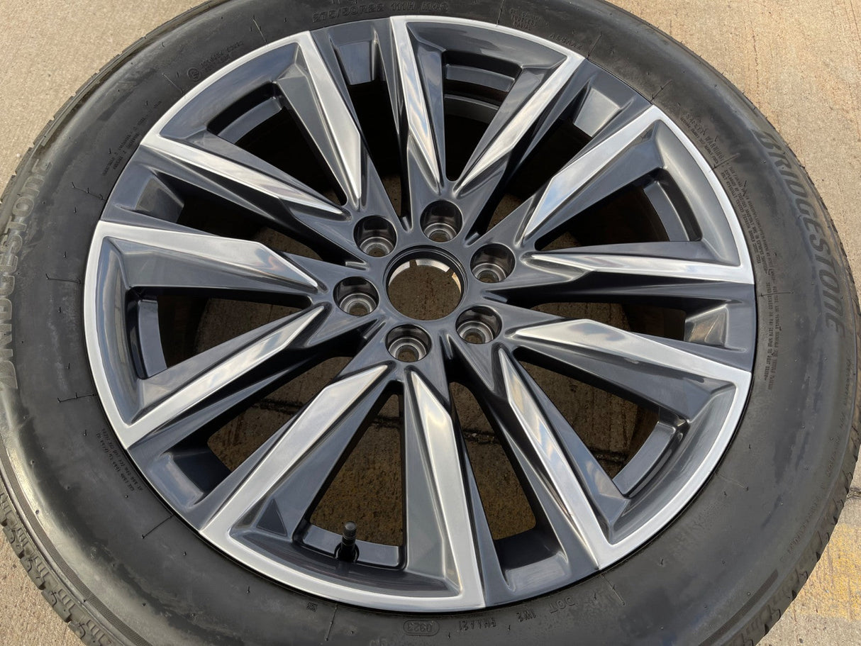 (1) 22" Cadillac Escalade OEM Platinum 4869 95028 wheel rim 2023 2024 2025 2026 Texas Truck Tire